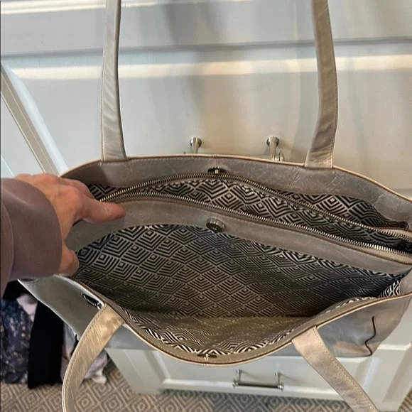 Stylish Silver Tote Bag - Picture 5 of 10